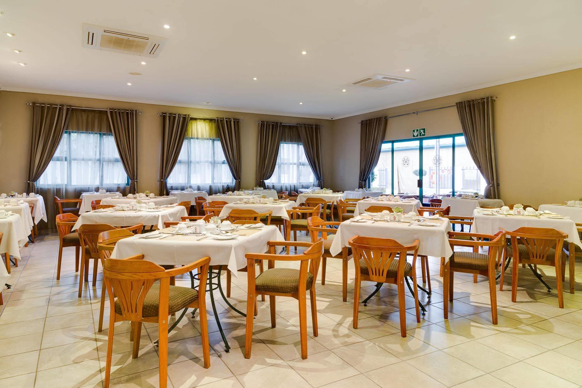 Protea Hotel By Marriott Polokwane Landmark מראה חיצוני תמונה